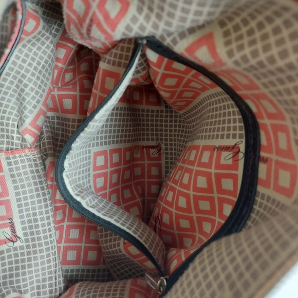 Guess purse - Picture 10 of 16